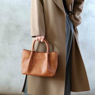 花 RYU いけ花龍生』2023年11月号掲載の「本部自由花1級研究会『乾燥素材を主